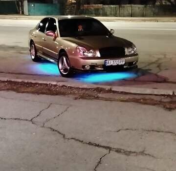 Бежевый Хендай Соната, объемом двигателя 2 л и пробегом 312 тыс. км за 3800 $, фото 2 на Automoto.ua
