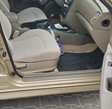 Бежевый Хендай Соната, объемом двигателя 2 л и пробегом 312 тыс. км за 3800 $, фото 10 на Automoto.ua