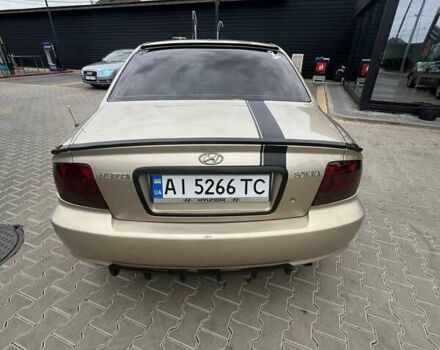 Бежевый Хендай Соната, объемом двигателя 2 л и пробегом 315 тыс. км за 4400 $, фото 5 на Automoto.ua