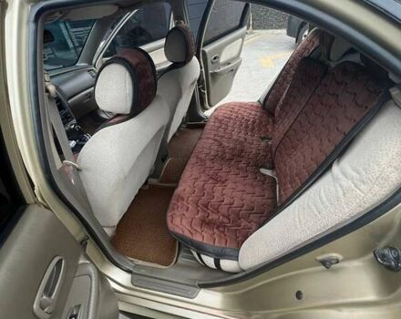 Бежевый Хендай Соната, объемом двигателя 2 л и пробегом 315 тыс. км за 4400 $, фото 3 на Automoto.ua