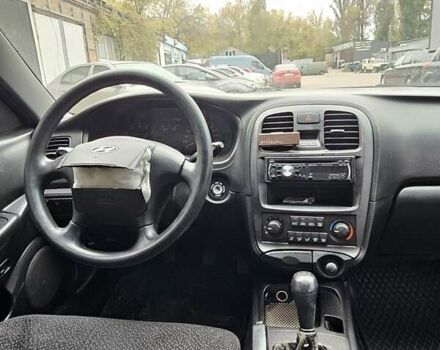 Бежевый Хендай Соната, объемом двигателя 2 л и пробегом 200 тыс. км за 1800 $, фото 15 на Automoto.ua