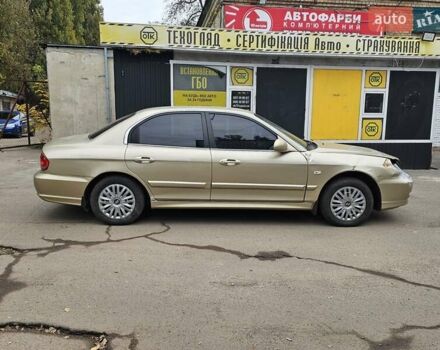 Бежевый Хендай Соната, объемом двигателя 2 л и пробегом 200 тыс. км за 1800 $, фото 6 на Automoto.ua