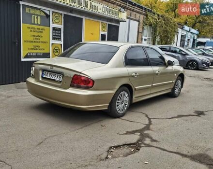 Бежевый Хендай Соната, объемом двигателя 2 л и пробегом 200 тыс. км за 1800 $, фото 9 на Automoto.ua