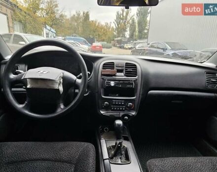 Бежевый Хендай Соната, объемом двигателя 2 л и пробегом 200 тыс. км за 1800 $, фото 11 на Automoto.ua