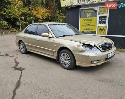 Бежевый Хендай Соната, объемом двигателя 2 л и пробегом 200 тыс. км за 1800 $, фото 5 на Automoto.ua