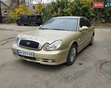 Бежевый Хендай Соната, объемом двигателя 2 л и пробегом 200 тыс. км за 1800 $, фото 1 на Automoto.ua