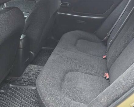 Бежевый Хендай Соната, объемом двигателя 2 л и пробегом 200 тыс. км за 1800 $, фото 16 на Automoto.ua