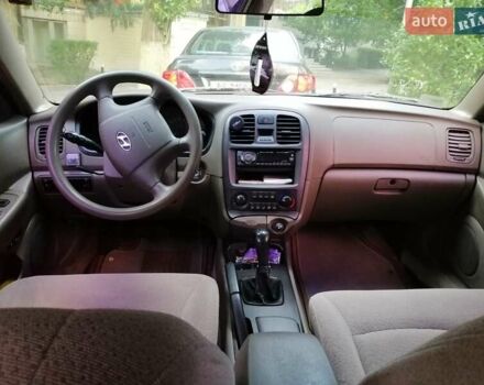 Бежевый Хендай Соната, объемом двигателя 2 л и пробегом 236 тыс. км за 4200 $, фото 7 на Automoto.ua