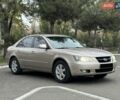 Бежевий Хендай Соната, об'ємом двигуна 2 л та пробігом 218 тис. км за 6300 $, фото 5 на Automoto.ua