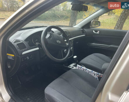 Бежевый Хендай Соната, объемом двигателя 2 л и пробегом 181 тыс. км за 4900 $, фото 11 на Automoto.ua