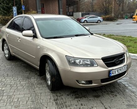 Бежевый Хендай Соната, объемом двигателя 2 л и пробегом 254 тыс. км за 5899 $, фото 1 на Automoto.ua