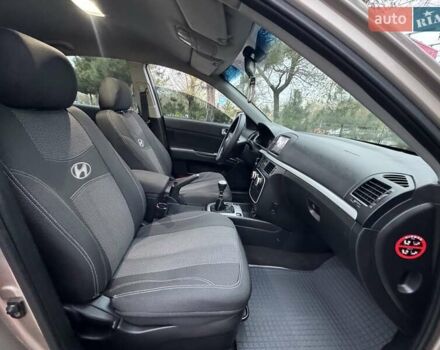 Бежевий Хендай Соната, об'ємом двигуна 2 л та пробігом 218 тис. км за 6300 $, фото 12 на Automoto.ua