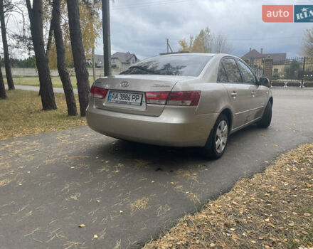 Бежевый Хендай Соната, объемом двигателя 2 л и пробегом 181 тыс. км за 4900 $, фото 7 на Automoto.ua
