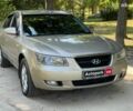 Бежевий Хендай Соната, об'ємом двигуна 2 л та пробігом 282 тис. км за 5780 $, фото 3 на Automoto.ua