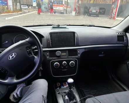 Бежевый Хендай Соната, объемом двигателя 2 л и пробегом 254 тыс. км за 5899 $, фото 13 на Automoto.ua