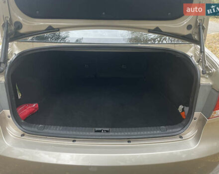 Бежевый Хендай Соната, объемом двигателя 2 л и пробегом 181 тыс. км за 4900 $, фото 15 на Automoto.ua