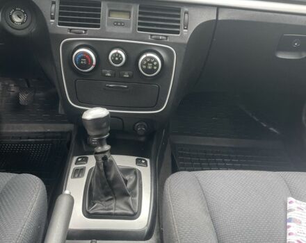 Бежевый Хендай Соната, объемом двигателя 2 л и пробегом 181 тыс. км за 4900 $, фото 16 на Automoto.ua