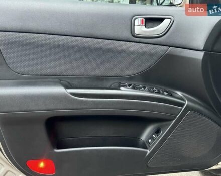 Бежевий Хендай Соната, об'ємом двигуна 2 л та пробігом 218 тис. км за 6300 $, фото 18 на Automoto.ua