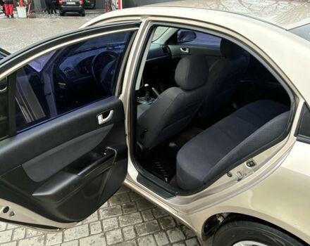 Бежевый Хендай Соната, объемом двигателя 2 л и пробегом 254 тыс. км за 5899 $, фото 11 на Automoto.ua