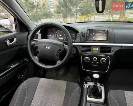 Бежевий Хендай Соната, об'ємом двигуна 2 л та пробігом 218 тис. км за 6300 $, фото 17 на Automoto.ua