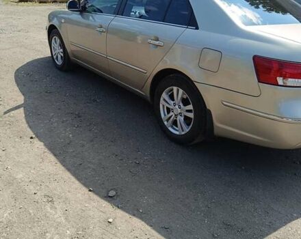 Бежевый Хендай Соната, объемом двигателя 2 л и пробегом 221 тыс. км за 5900 $, фото 11 на Automoto.ua