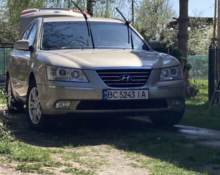 Бежевый Хендай Соната, объемом двигателя 2 л и пробегом 218 тыс. км за 4700 $, фото 1 на Automoto.ua