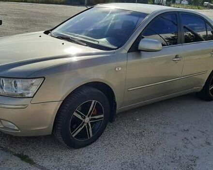 Бежевий Хендай Соната, об'ємом двигуна 2 л та пробігом 205 тис. км за 5800 $, фото 2 на Automoto.ua