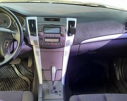 Бежевый Хендай Соната, объемом двигателя 2 л и пробегом 210 тыс. км за 5800 $, фото 7 на Automoto.ua