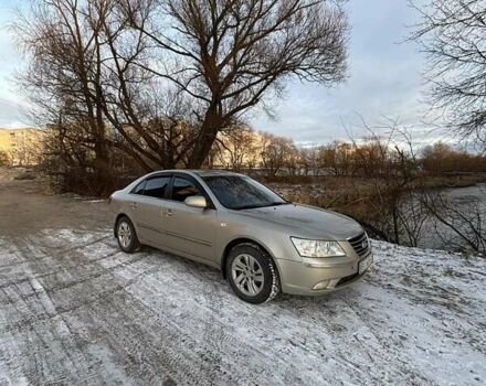 Бежевый Хендай Соната, объемом двигателя 2 л и пробегом 160 тыс. км за 6500 $, фото 1 на Automoto.ua