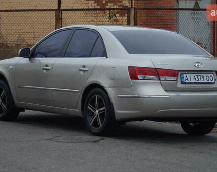 Бежевый Хендай Соната, объемом двигателя 2 л и пробегом 210 тыс. км за 5800 $, фото 5 на Automoto.ua