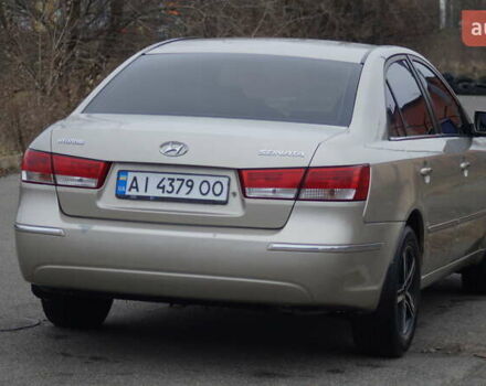 Бежевый Хендай Соната, объемом двигателя 2 л и пробегом 210 тыс. км за 5800 $, фото 3 на Automoto.ua
