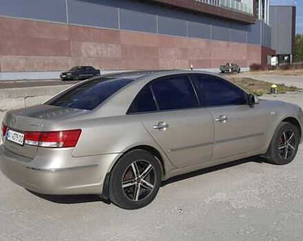 Бежевий Хендай Соната, об'ємом двигуна 2 л та пробігом 205 тис. км за 5800 $, фото 5 на Automoto.ua