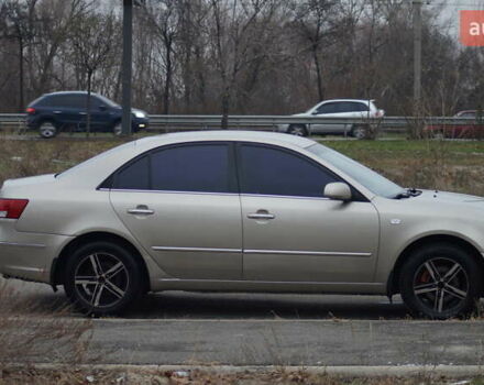 Бежевый Хендай Соната, объемом двигателя 2 л и пробегом 210 тыс. км за 5800 $, фото 6 на Automoto.ua