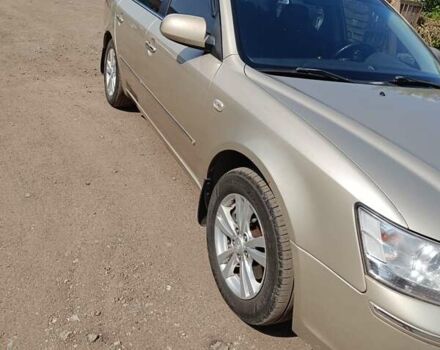 Бежевый Хендай Соната, объемом двигателя 2 л и пробегом 221 тыс. км за 5900 $, фото 13 на Automoto.ua