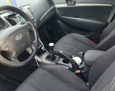 Бежевый Хендай Соната, объемом двигателя 2 л и пробегом 318 тыс. км за 6200 $, фото 12 на Automoto.ua