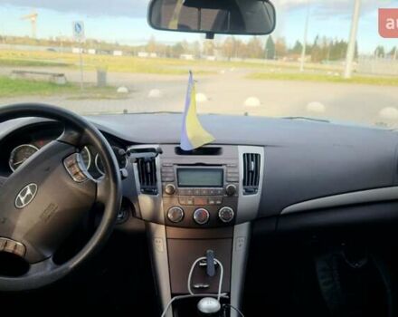 Бежевый Хендай Соната, объемом двигателя 2 л и пробегом 318 тыс. км за 6200 $, фото 14 на Automoto.ua