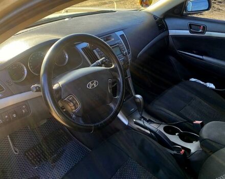 Бежевый Хендай Соната, объемом двигателя 2 л и пробегом 243 тыс. км за 7800 $, фото 4 на Automoto.ua