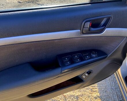 Бежевый Хендай Соната, объемом двигателя 2 л и пробегом 243 тыс. км за 7800 $, фото 5 на Automoto.ua