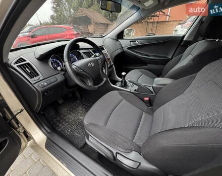 Бежевый Хендай Соната, объемом двигателя 2 л и пробегом 69 тыс. км за 10500 $, фото 1 на Automoto.ua