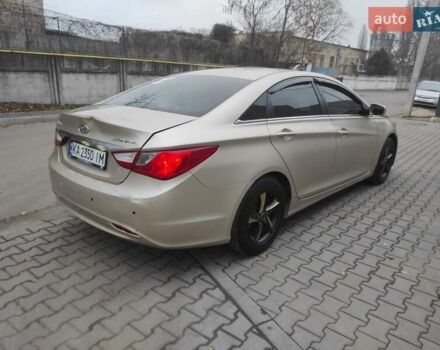 Бежевый Хендай Соната, объемом двигателя 2 л и пробегом 160 тыс. км за 5499 $, фото 4 на Automoto.ua