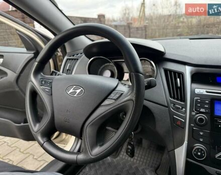Бежевий Хендай Соната, об'ємом двигуна 2 л та пробігом 69 тис. км за 10750 $, фото 52 на Automoto.ua