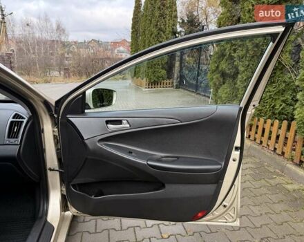 Бежевий Хендай Соната, об'ємом двигуна 2 л та пробігом 69 тис. км за 10750 $, фото 35 на Automoto.ua