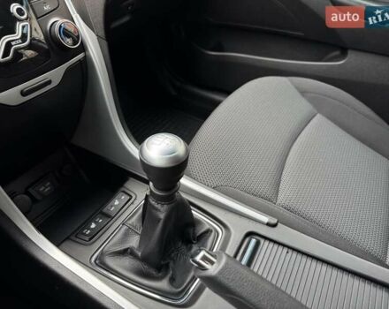 Бежевый Хендай Соната, объемом двигателя 2 л и пробегом 69 тыс. км за 10500 $, фото 33 на Automoto.ua