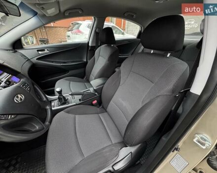 Бежевый Хендай Соната, объемом двигателя 2 л и пробегом 69 тыс. км за 10500 $, фото 20 на Automoto.ua