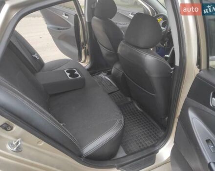 Бежевый Хендай Соната, объемом двигателя 2 л и пробегом 160 тыс. км за 5499 $, фото 25 на Automoto.ua