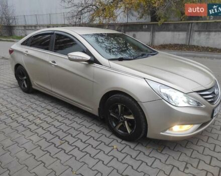 Бежевый Хендай Соната, объемом двигателя 2 л и пробегом 160 тыс. км за 5499 $, фото 3 на Automoto.ua