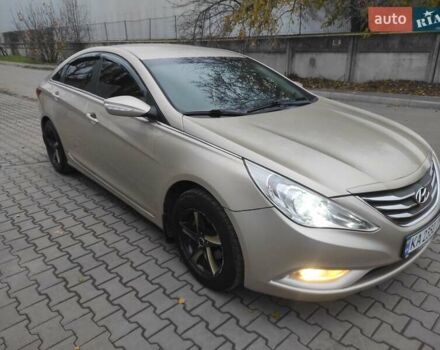 Бежевый Хендай Соната, объемом двигателя 2 л и пробегом 160 тыс. км за 5499 $, фото 2 на Automoto.ua