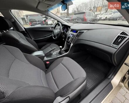 Бежевый Хендай Соната, объемом двигателя 2 л и пробегом 69 тыс. км за 10500 $, фото 25 на Automoto.ua