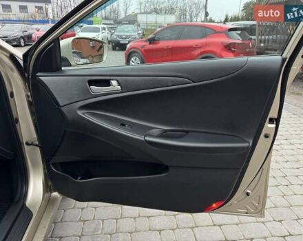 Бежевый Хендай Соната, объемом двигателя 2 л и пробегом 69 тыс. км за 10500 $, фото 24 на Automoto.ua