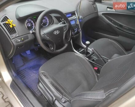 Бежевый Хендай Соната, объемом двигателя 2 л и пробегом 160 тыс. км за 5499 $, фото 21 на Automoto.ua